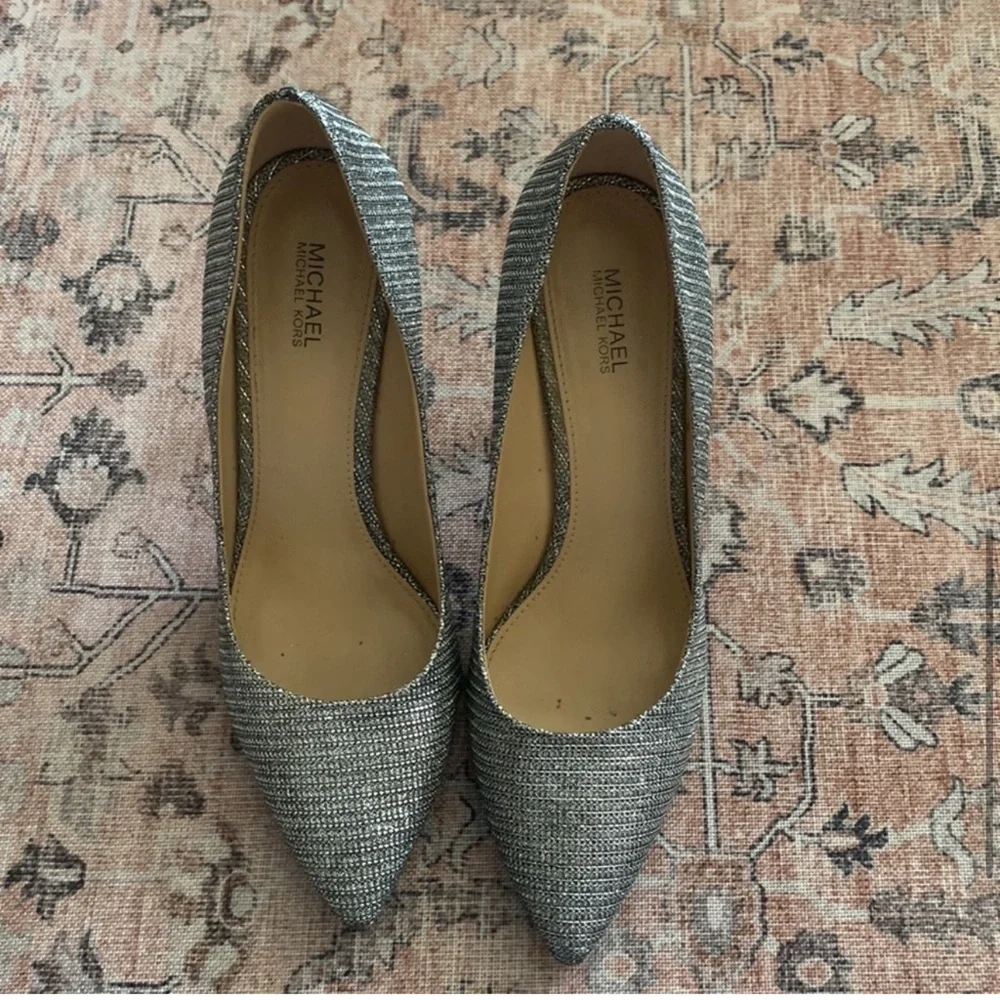 MICHAEL KORS SILVER PARTY PUMPS SIZE 8